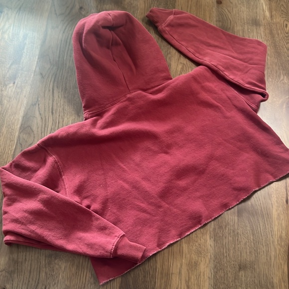 Wild Fable Women’s Cut Off Burgundy New York Hoodie Small - Picture 5 of 7